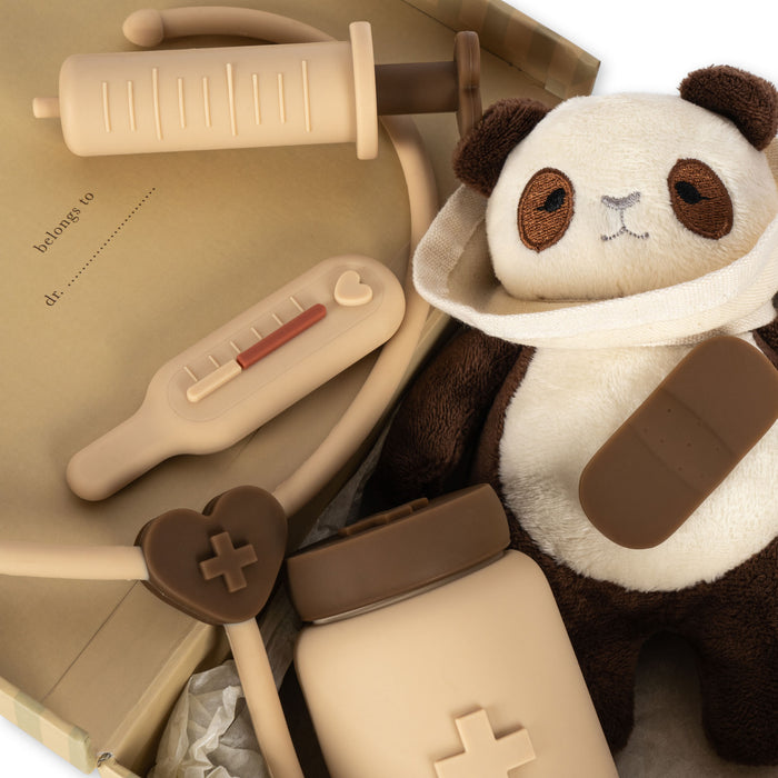 Set vétérinaire panda en silicone par Konges Sløjd - Jouets en bois | Jourès