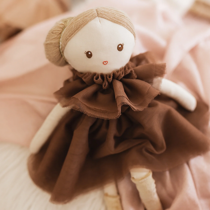 Poupée en coton - Maggie Lu par Mrs.Ertha - Idées Cadeaux | Jourès