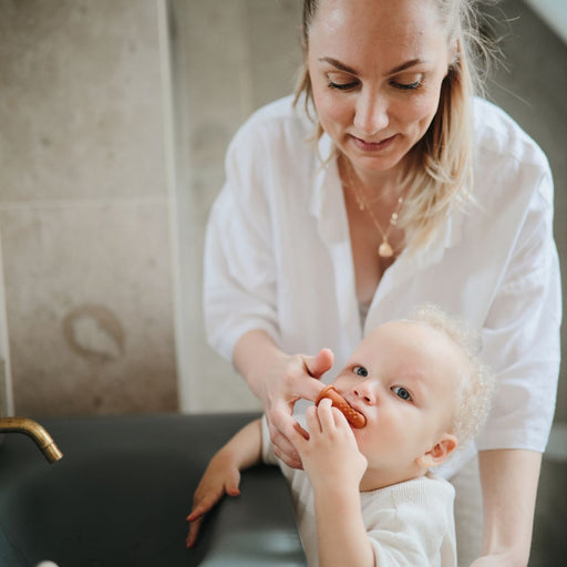Brosses à dents bébé - Sable / Blush par Mushie - Soins et toilette bébé | Jourès